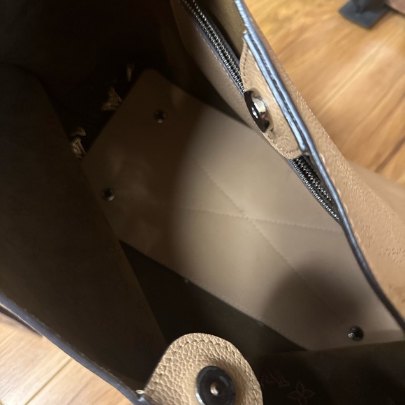 Louis Vuitton Carmel Tan Monogram Hobo Bag - Picture 8 of 14